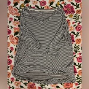 American Eagle quarter sleeve shirt